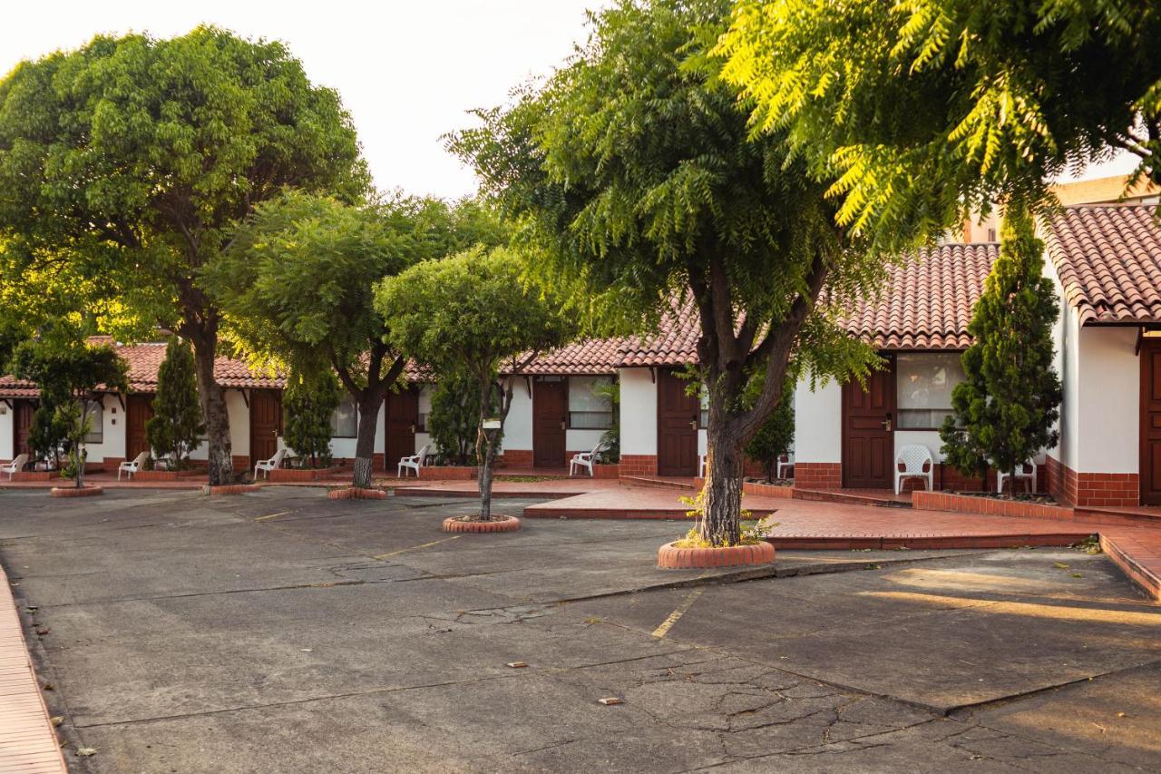 Hotel Faranda Bolivar Cucuta, A Member Of Radisson Individuals エクステリア 写真
